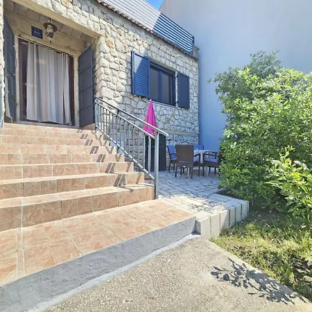 Karmen - With Terrace And Ac Novi Vinodolski