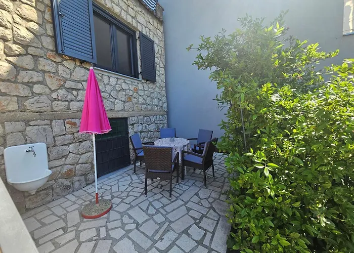 Karmen - With Terrace And Ac Apartment *