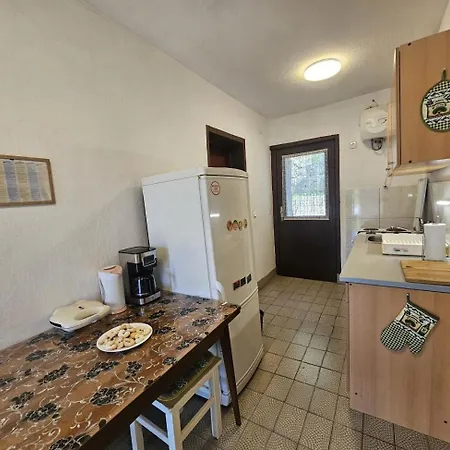 Karmen - With Terrace And Ac דירה *