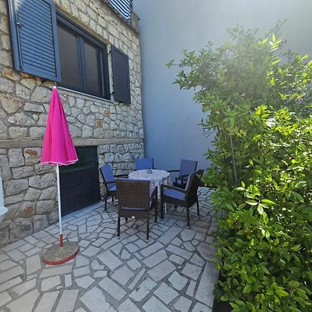 Karmen - With Terrace And Ac דירה *